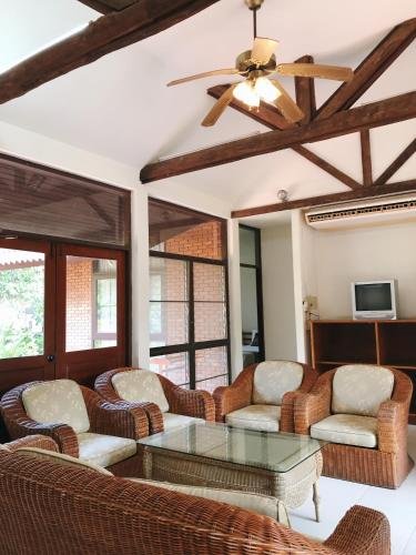 Сан-Кампаенг: Roong Aroon Hot Spring Resort