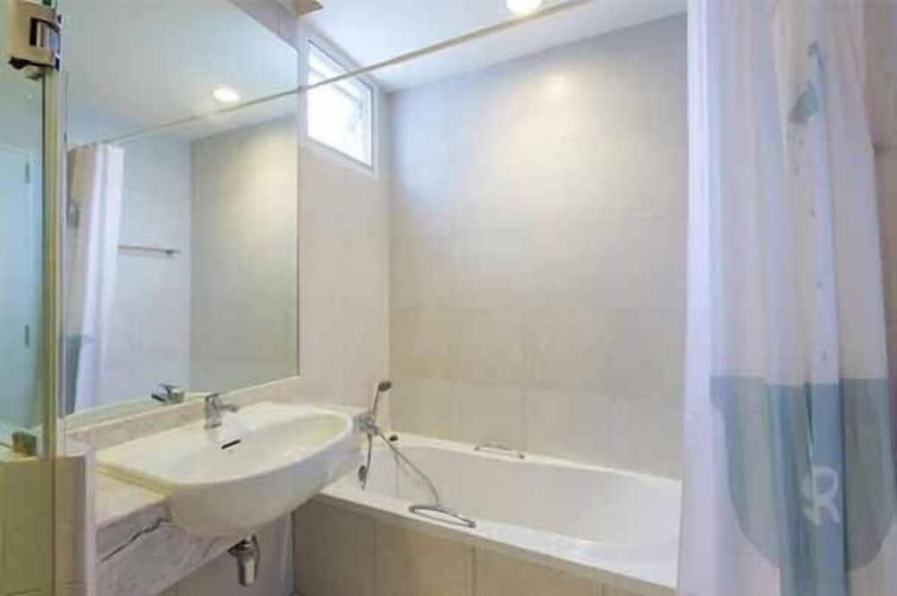 Хуахин: Baan San Ploen Condominium by Renvio
