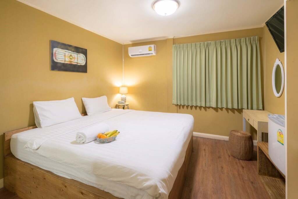 Бангкок: New Fuji Hotel Surawong Road Bangkok