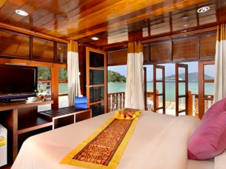 Кату: Patong Bay Hut