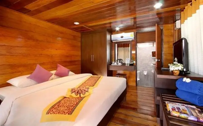 Кату: Patong Bay Hut