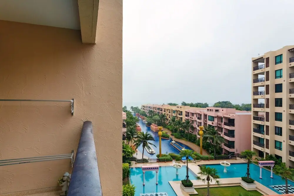 Хуахин: Marrakesh Beachfront Condominium