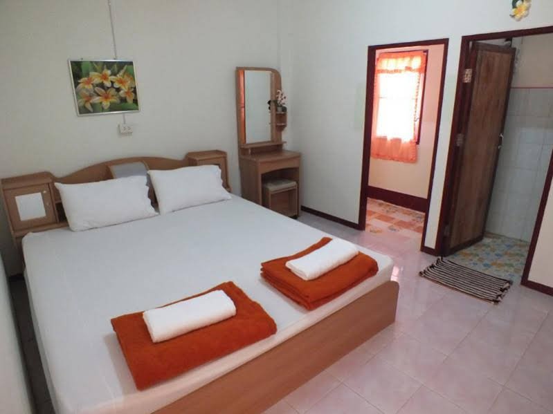 Дет Удом: Bansuanchokdee Hotel