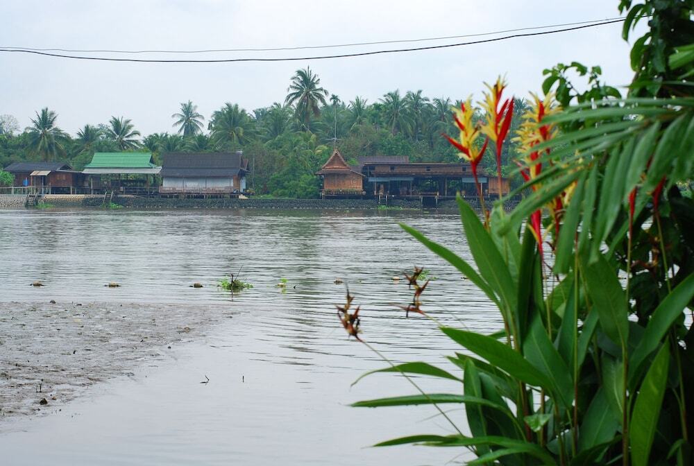 Ампхава: Chotika Riverfront