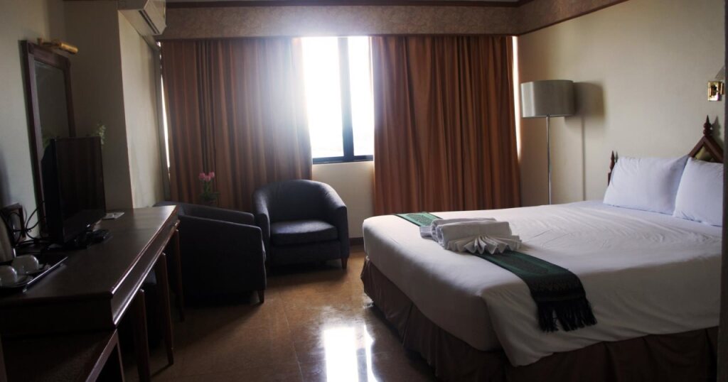 Ясотхон: JP Emerald Hotel