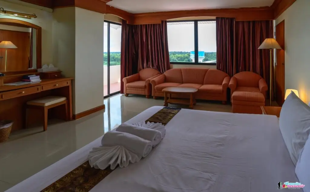 Ясотхон: JP Emerald Hotel