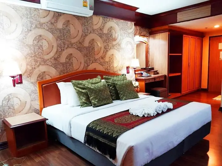 Ясотхон: JP Emerald Hotel