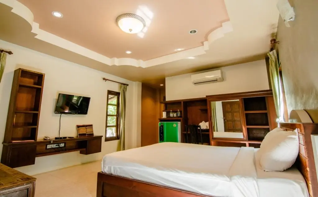 Маха Сарахам: Tong Hotel