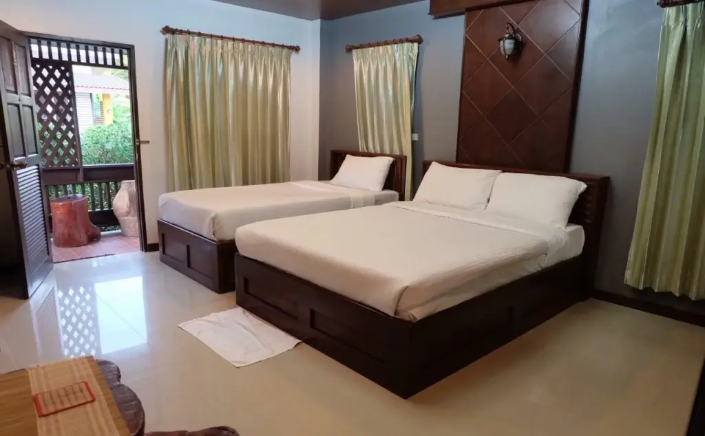 Маха Сарахам: Tong Hotel