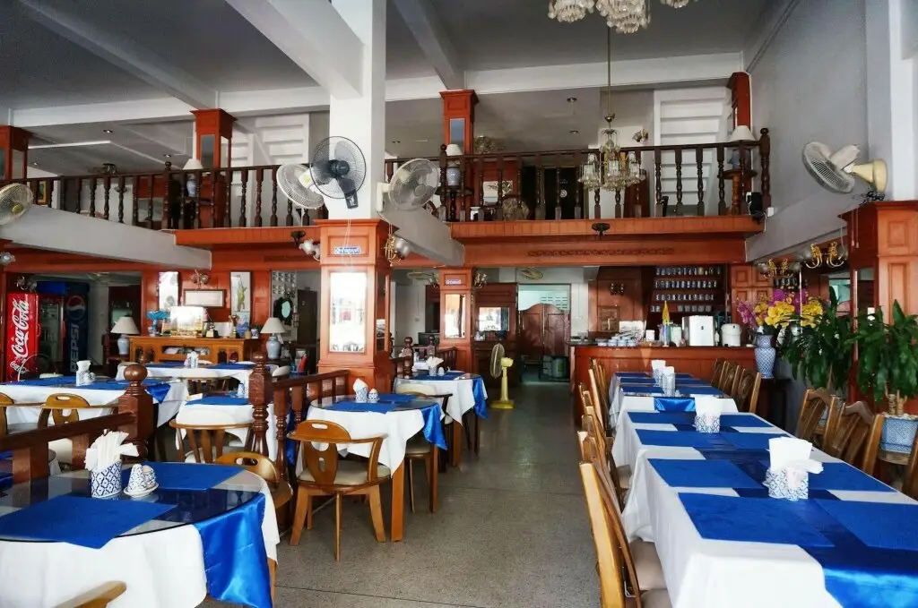 Чаам: Dee-Lek Guesthouse and Restaurant