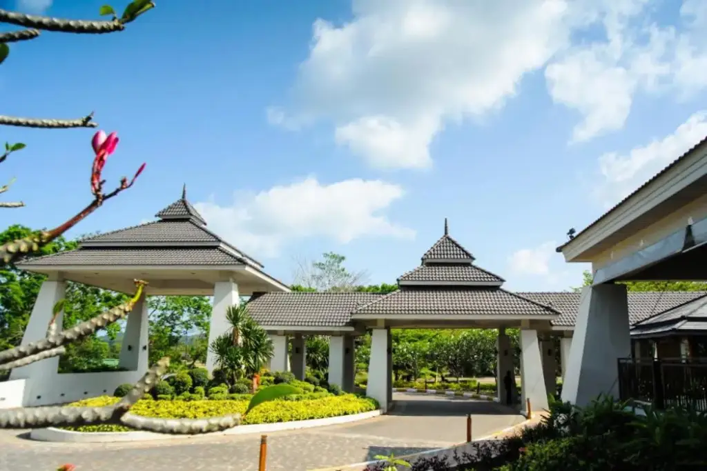 Чумпхон: Novotel Chumphon Beach Resort and Golf