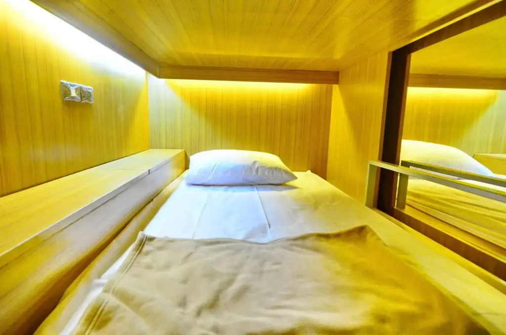 Бангкок: The neighbor hoot hostel & cafe
