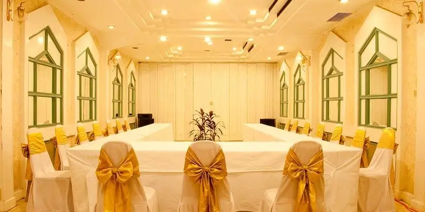 Нонтхабури: Golden Dragon Hotel