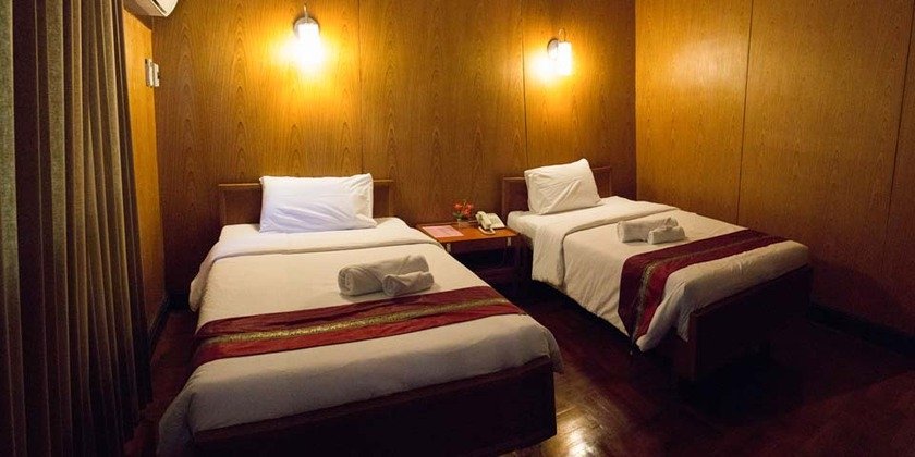 Нонтхабури: Golden Dragon Hotel