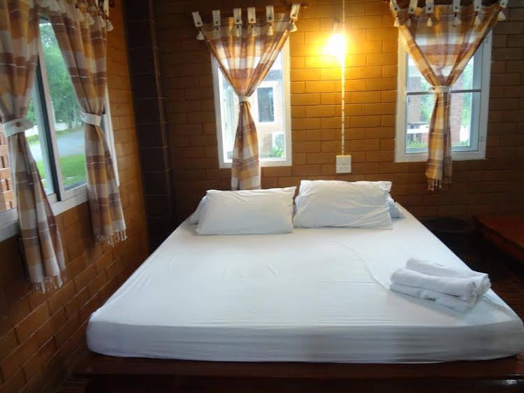 Накхоннайок: I Din Lake View Resort