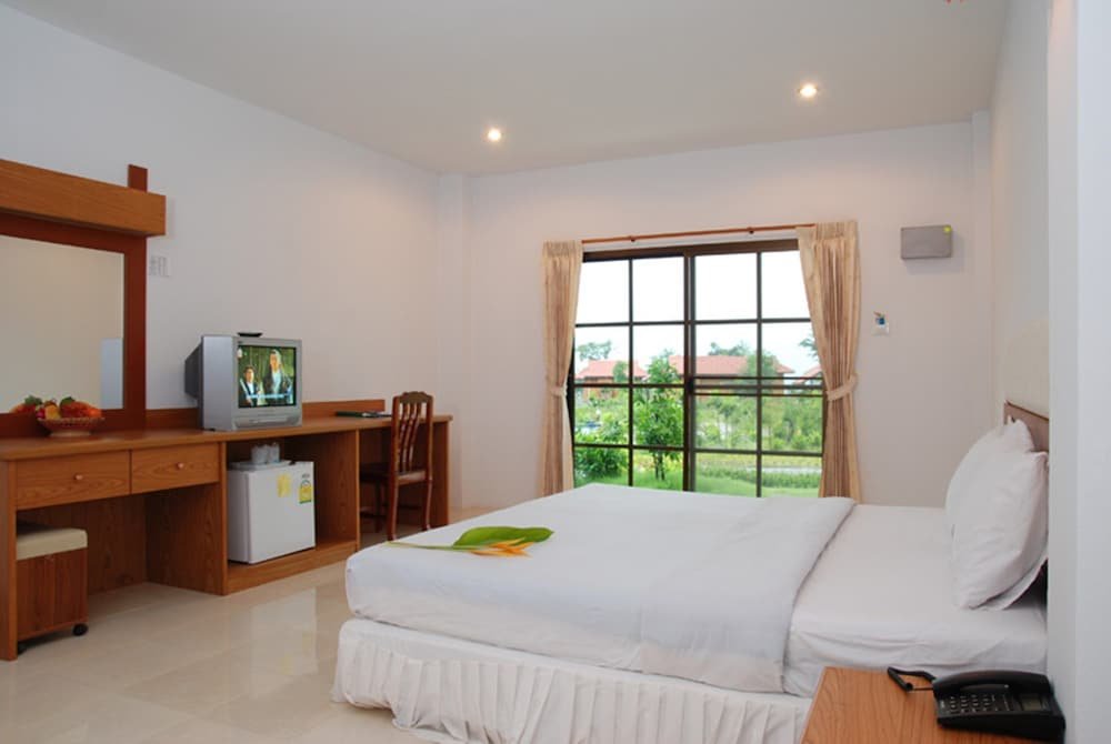 Трат: Golden Cliff Beach Resort (SHA Extra Plus)