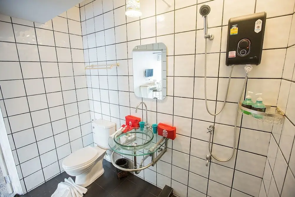 Чиангмай: ZEN Rooms Manee Nopparat Soi 1