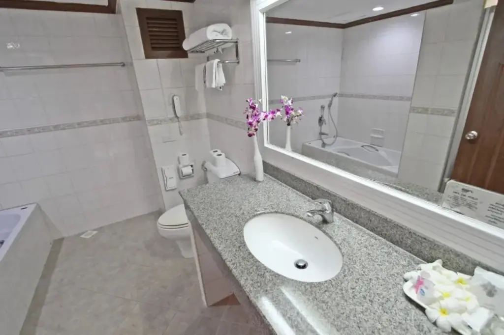 Паттайя: Lek Hotel