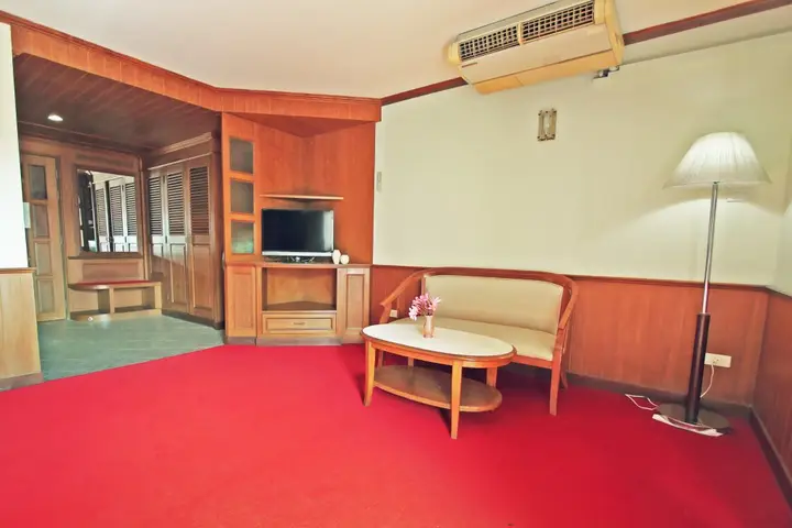 Паттайя: Lek Hotel