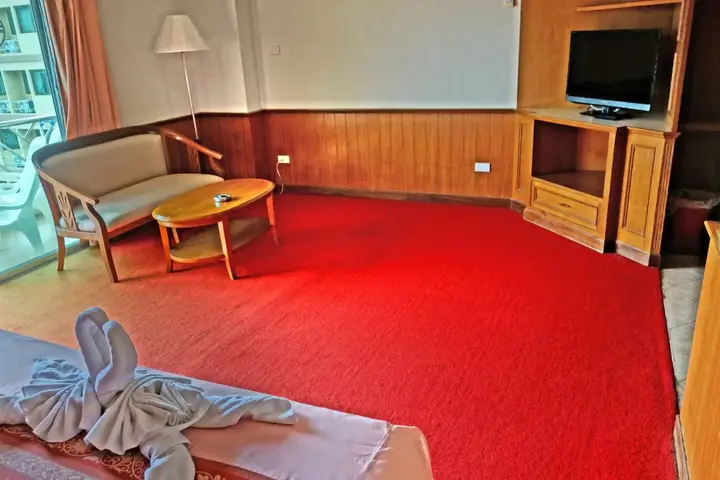 Паттайя: Lek Hotel