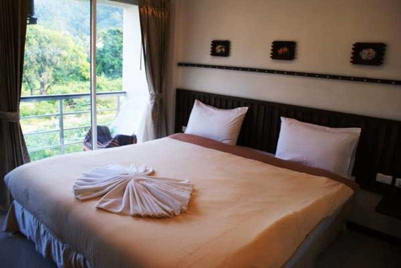 Кату: Athome Hotel @Nanai 8 & Thai Kitchen