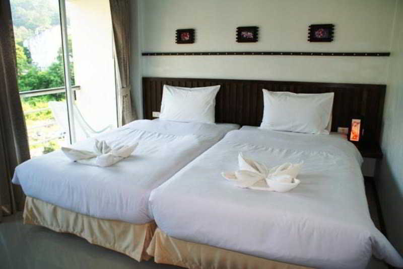 Кату: Athome Hotel @Nanai 8 & Thai Kitchen