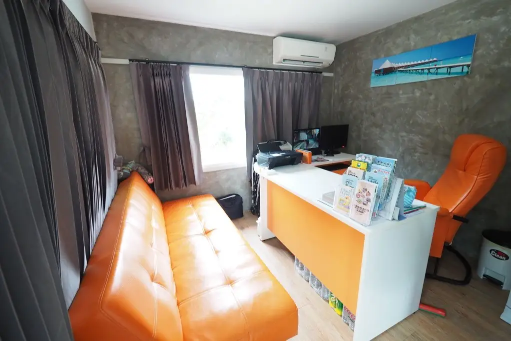 Краби: The Box House