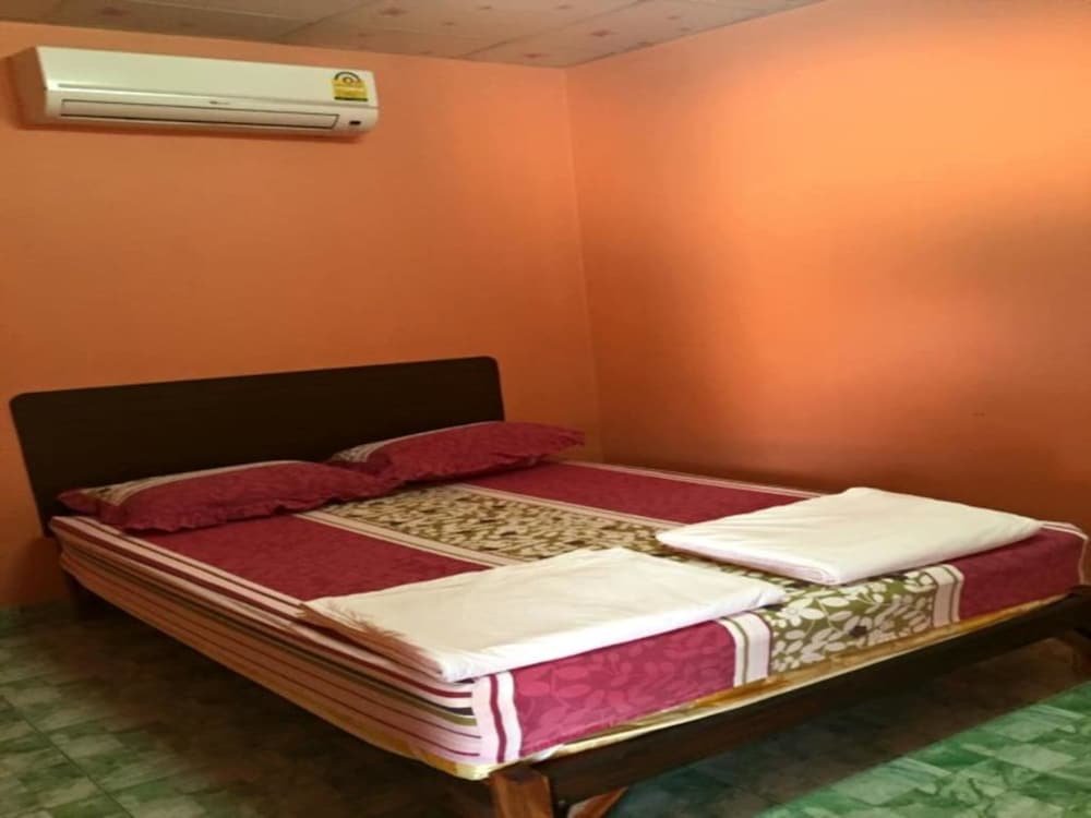 Нанг-Ронг: Ruenmai Homestay Lahansai