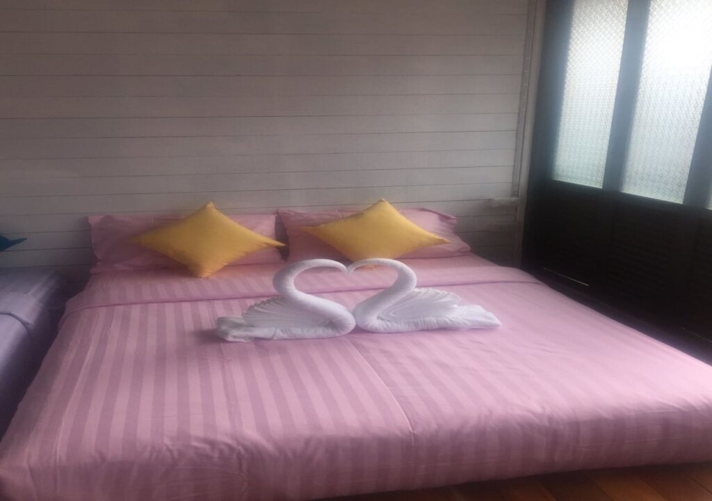 Столичный район Чантхабури: At Rimnam Chan Hostel
