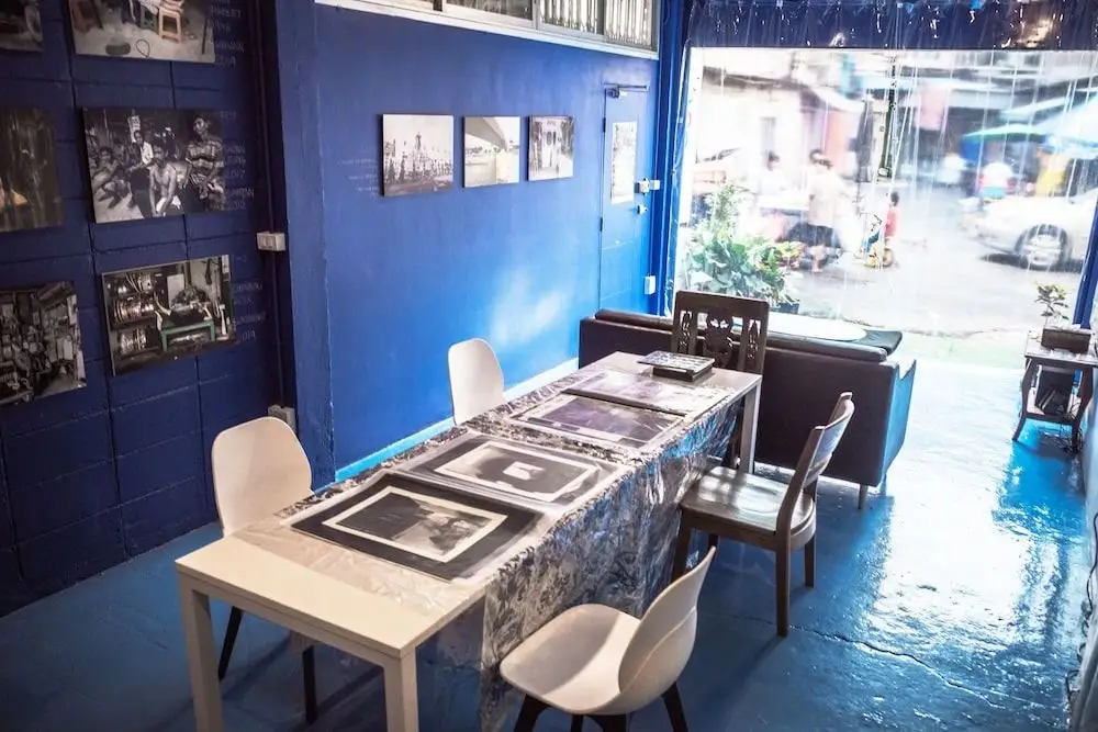 Бангкок: Moong Samyan Hostel and Gallery