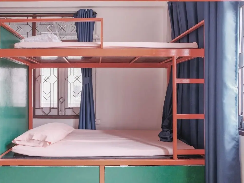 Бангкок: Moong Samyan Hostel and Gallery