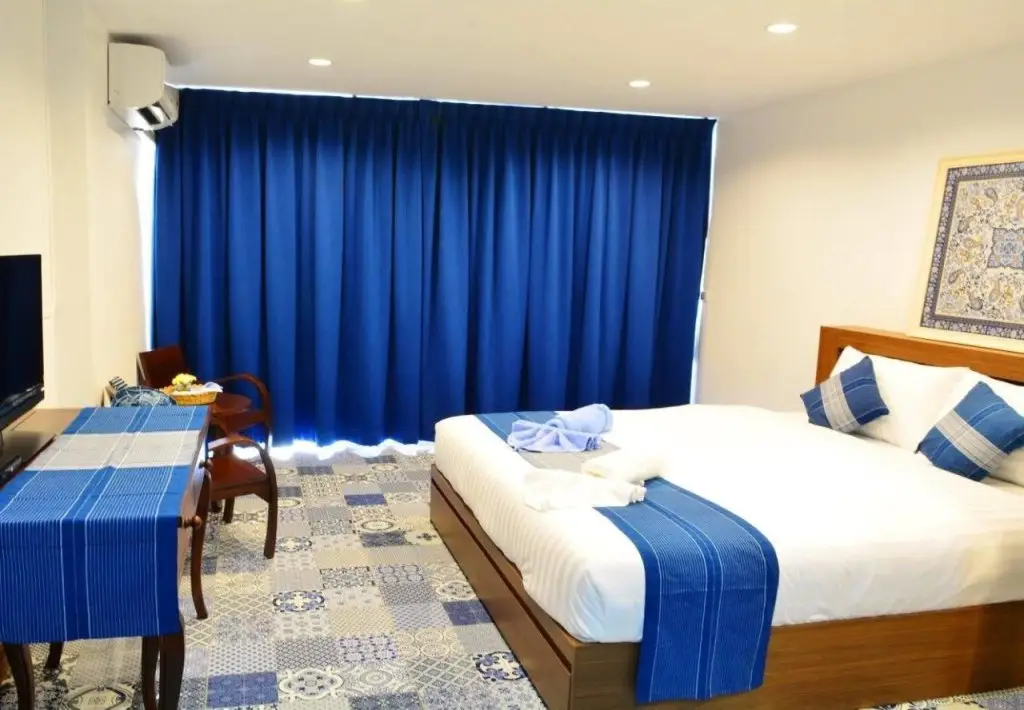 Фрае: The Indigo House Phrae