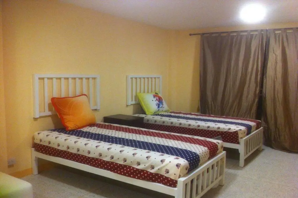 Сирача: Lemon Tree Residence Sriracha