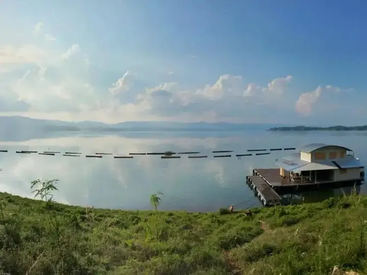 Тха Кра Дан: Thawsi Lake Hill