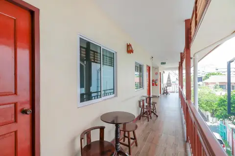 OYO 799 Pudsadee Hotel (Vaccinated Staff) — фото 1