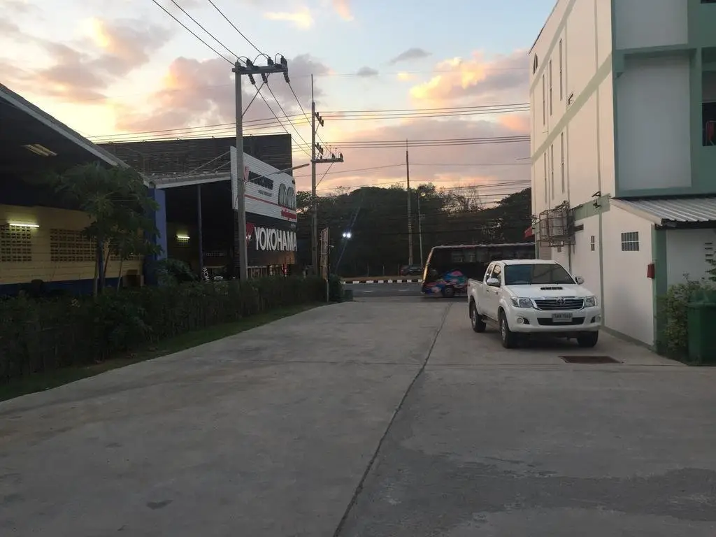 Сарабури: Queen Place Saraburi