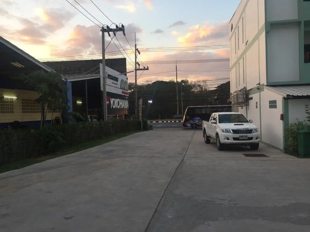 Сарабури: Queen Place Saraburi