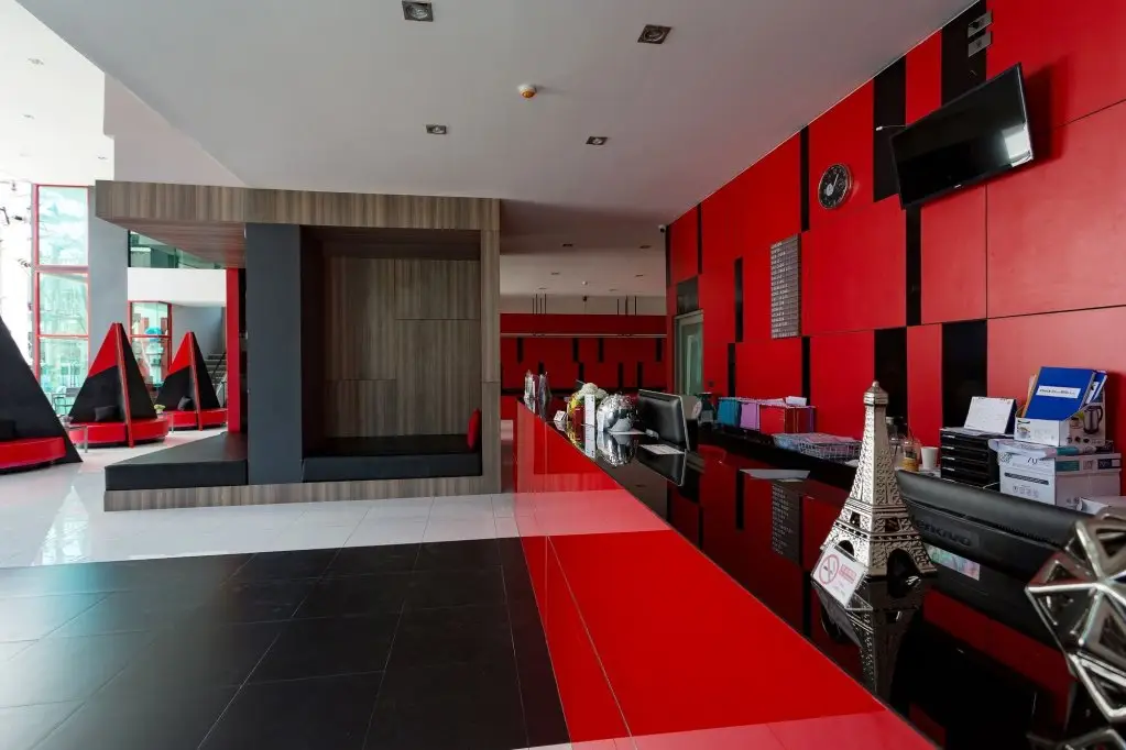 Пхукет: Neon Patong Hotel