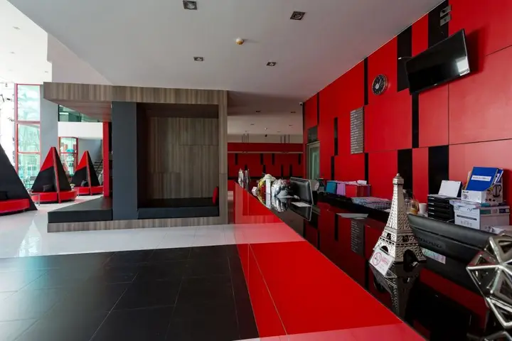 Пхукет: Neon Patong Hotel