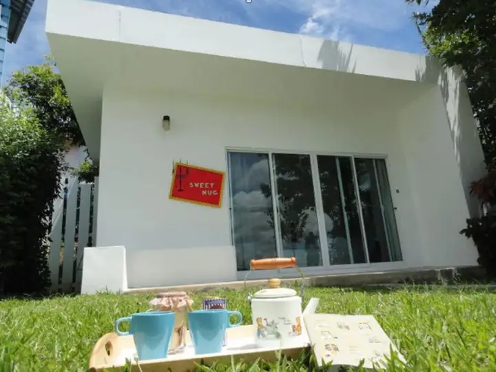 Пак-Чонг: Hug Station