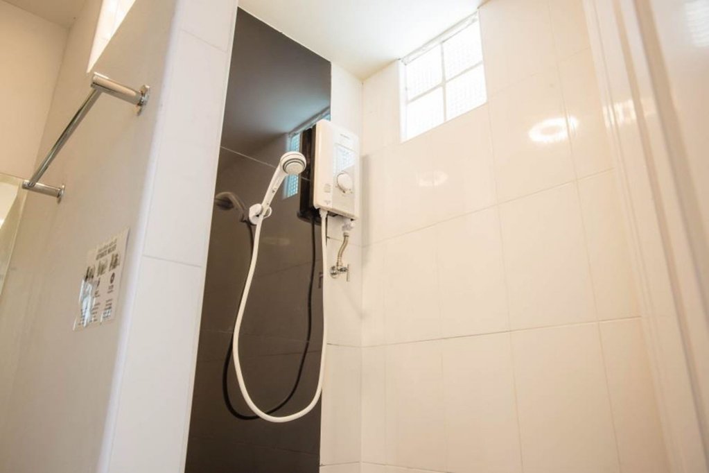 Бури Рам: The Zell Budget Hotel Buriam