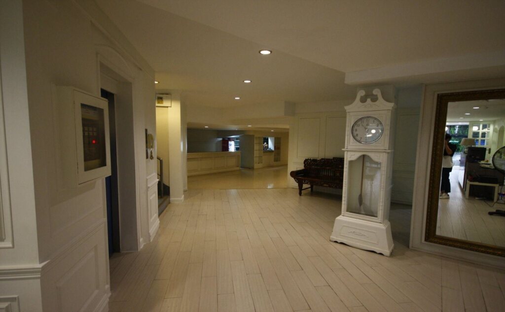 Бури Рам: White Day Hotel