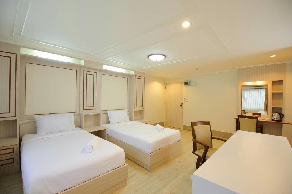 Бури Рам: White Day Hotel