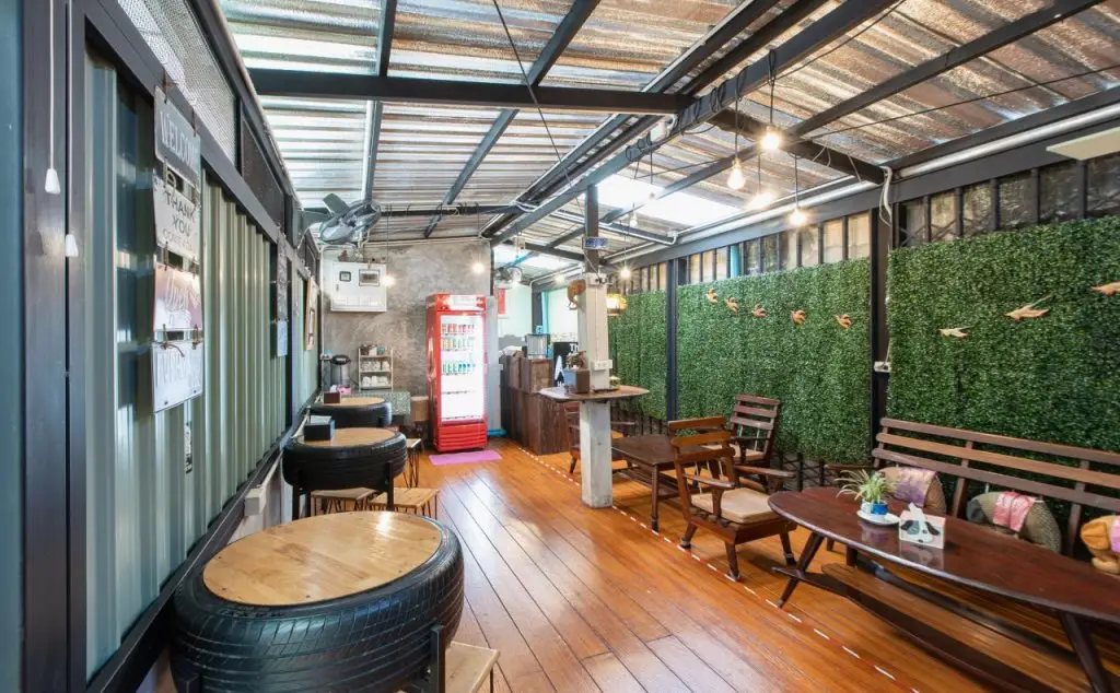 Бангкок: The Alley Hostel & Bistro