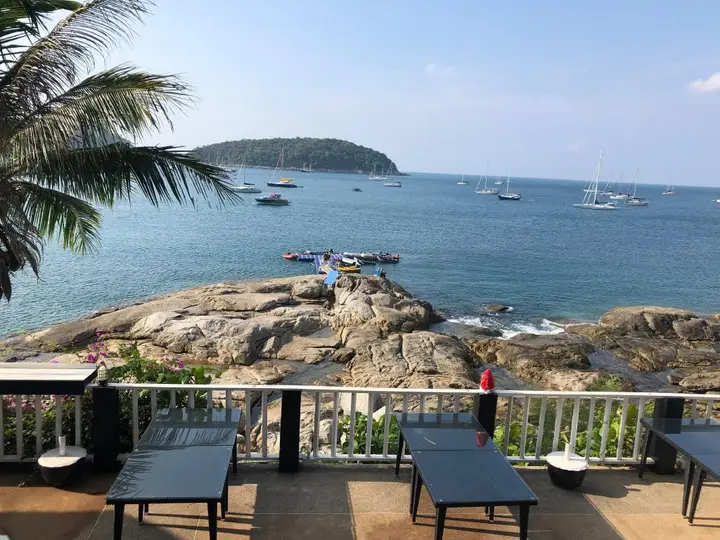Муанг: Naiharn On the Rock Resort