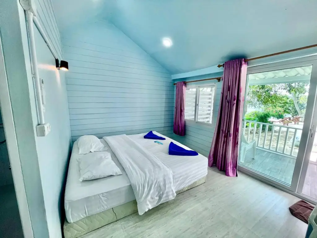 Муанг: Naiharn On the Rock Resort