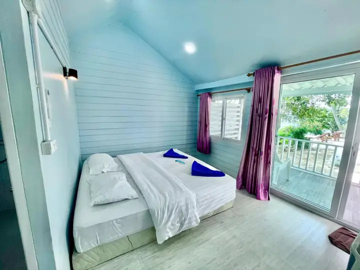 Муанг: Naiharn On the Rock Resort