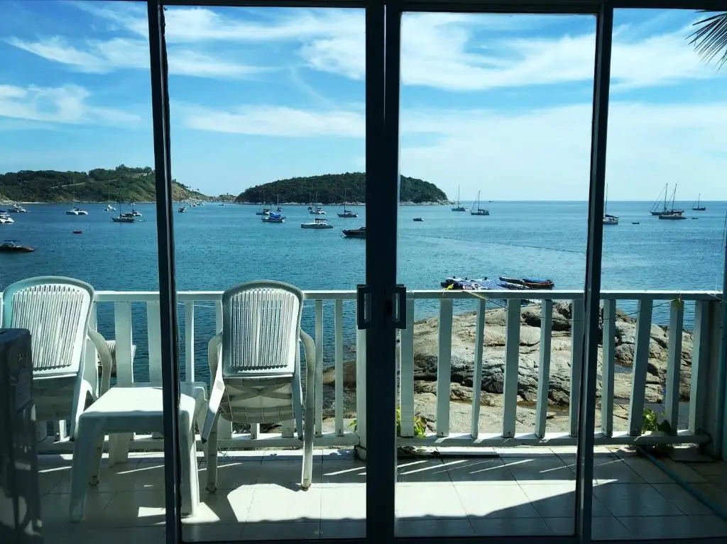 Муанг: Naiharn On the Rock Resort