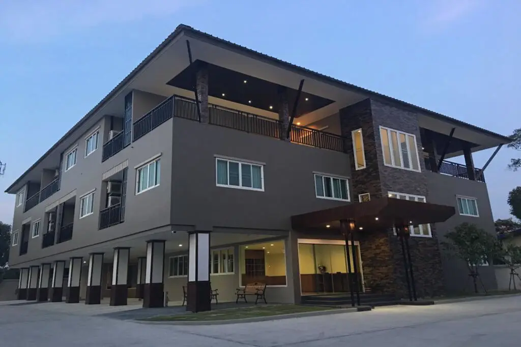 Сирача: Suthana Residence