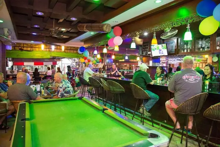 Паттайя: Harrys Hotel, Bar & Restaurant